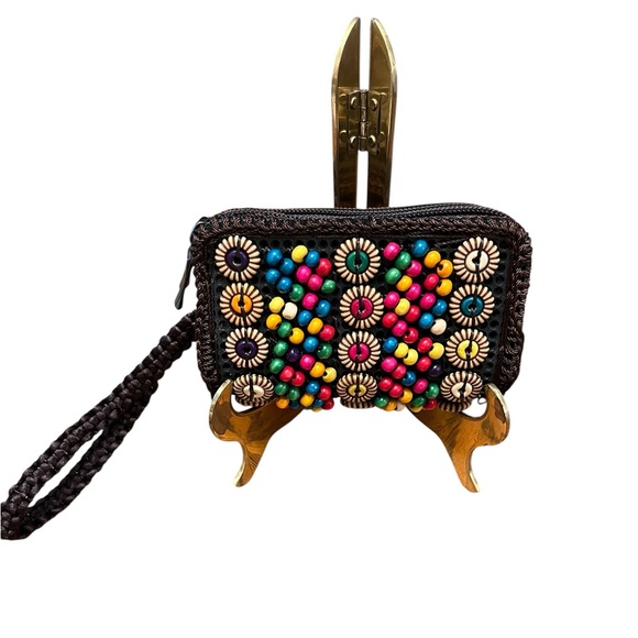 Handmade beaded wristlet change purse - Picture 1 of 6